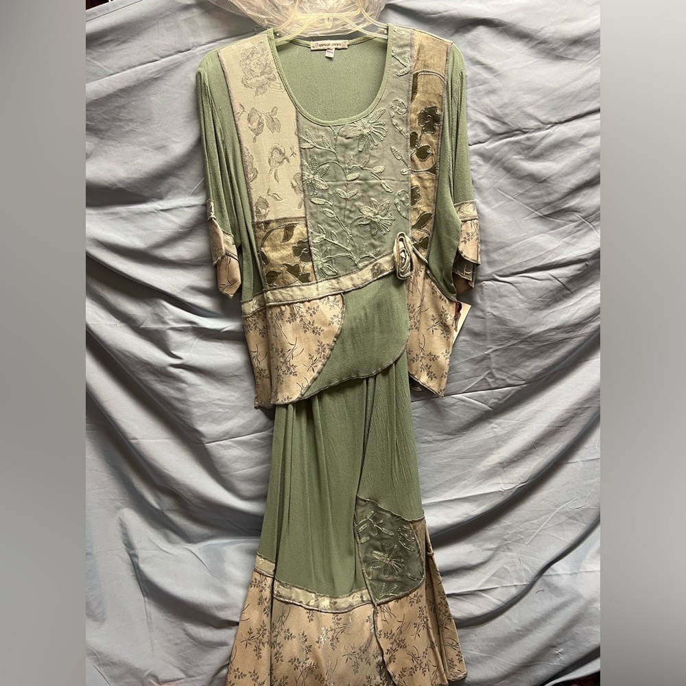 Elegant Sage Green and Cream Patchwork Shirt And Skirt Set - Picture 3 of 12